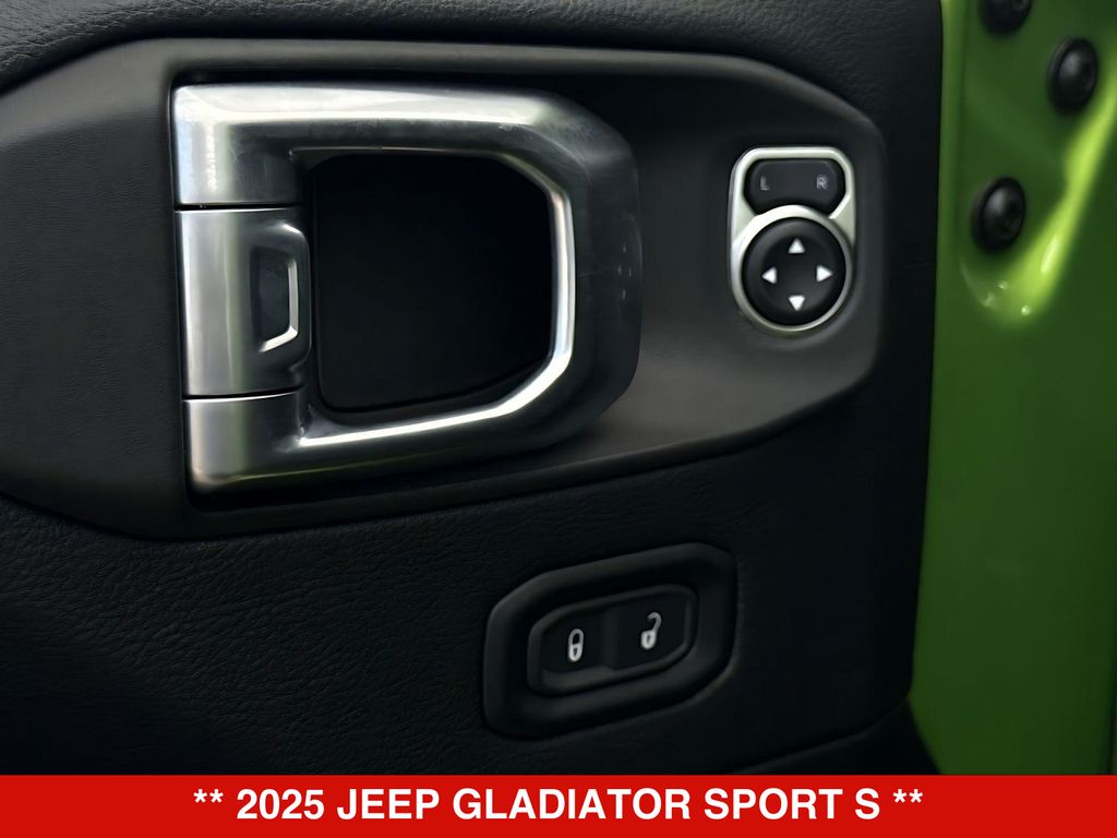 Thumbnail: 2025 Jeep Gladiator - 17