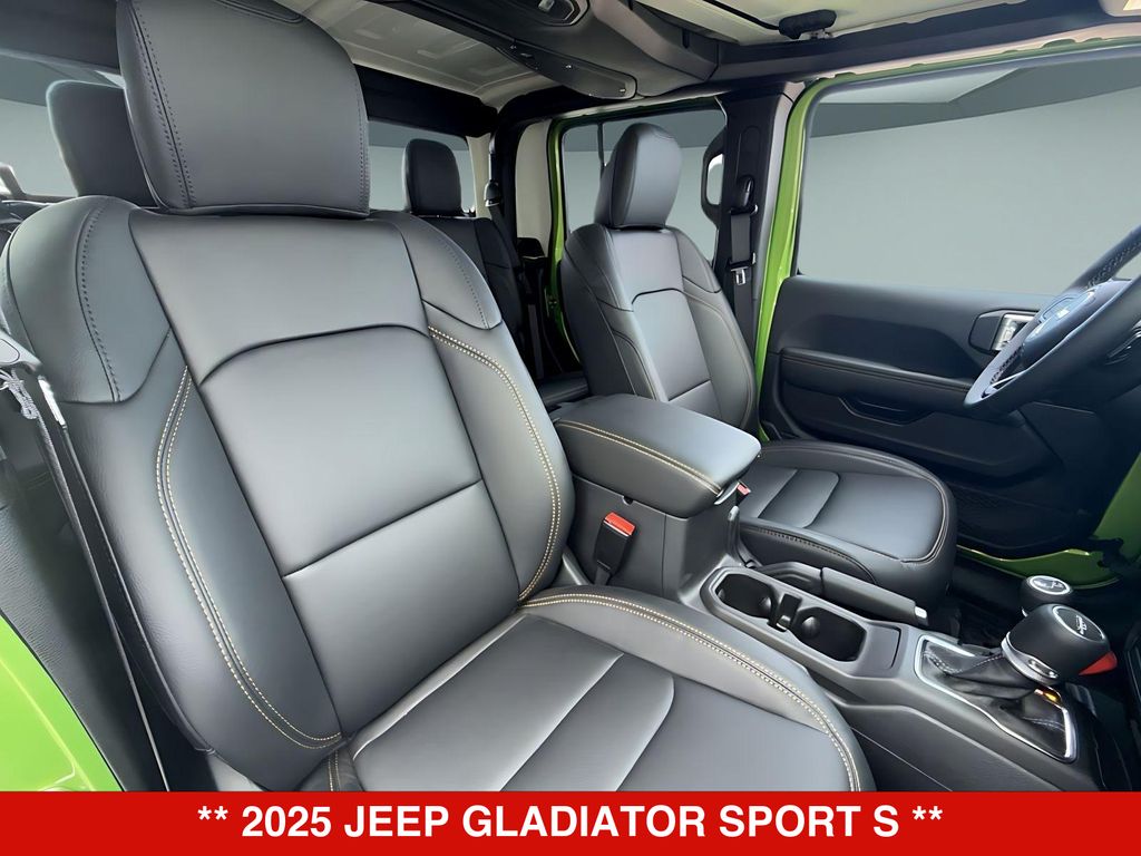 Thumbnail: 2025 Jeep Gladiator - 8