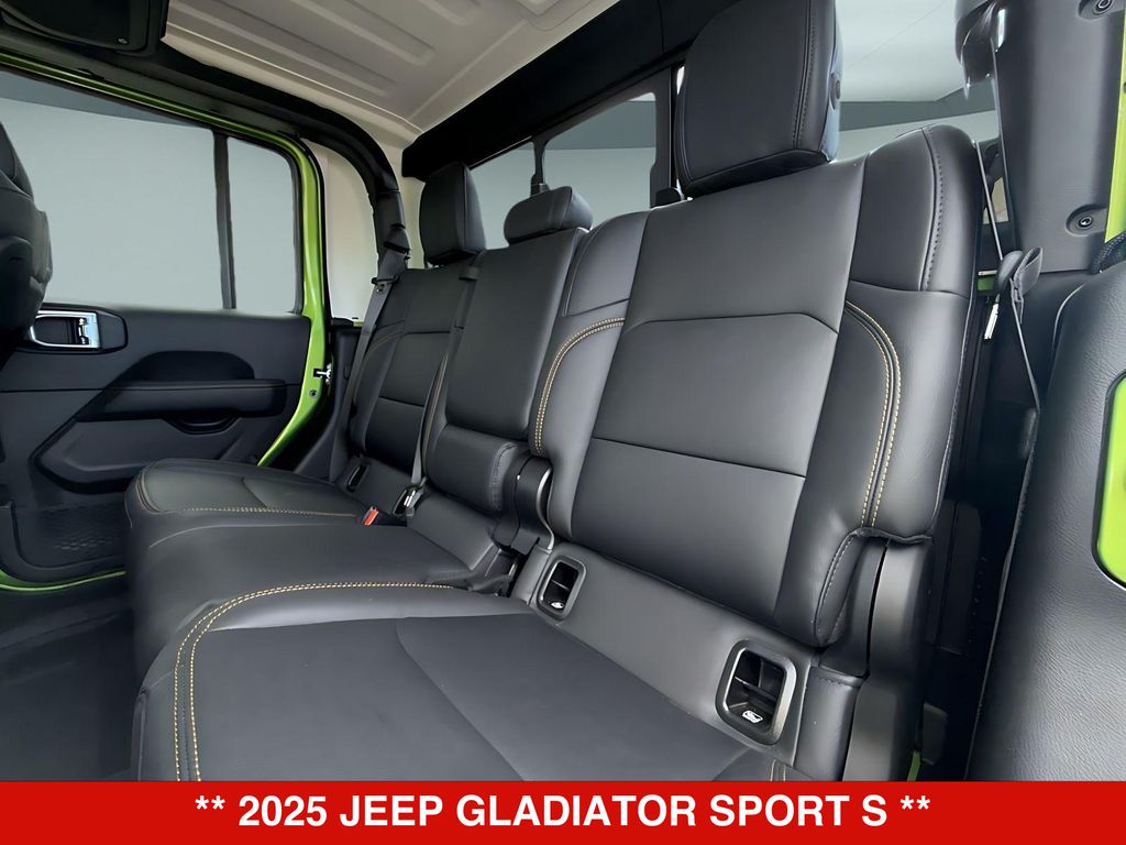Thumbnail: 2025 Jeep Gladiator - 9