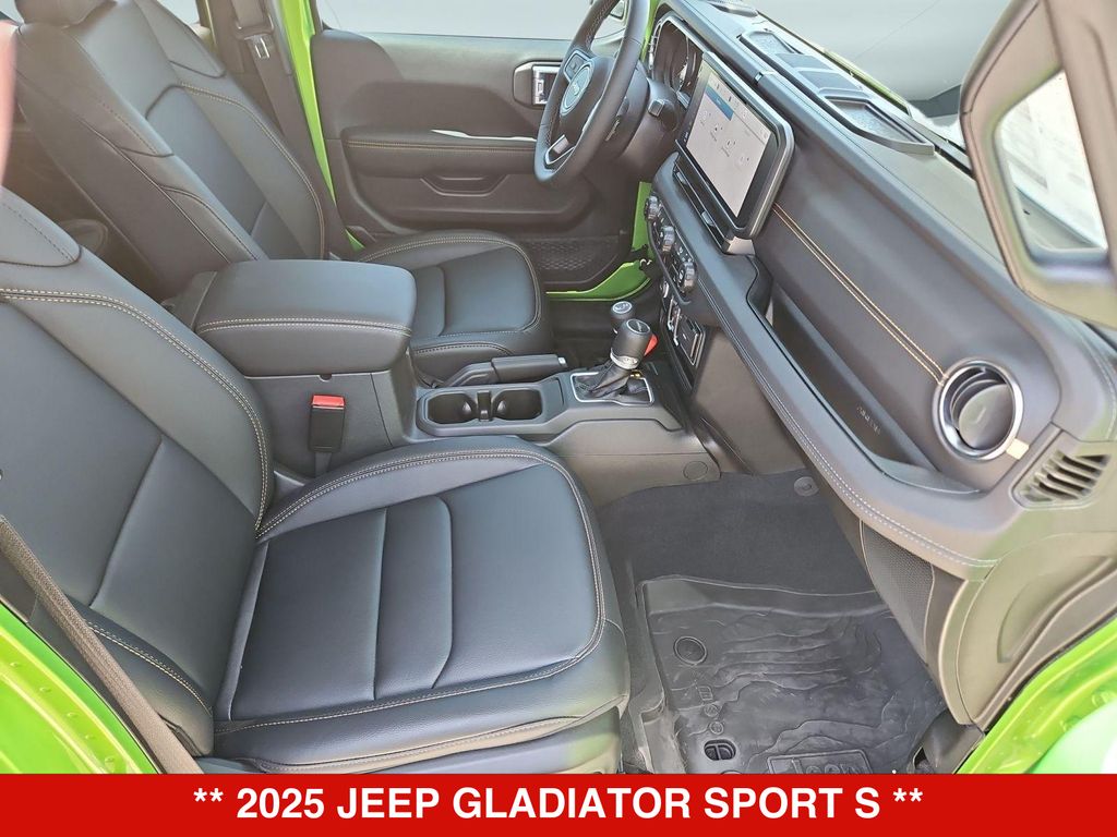 Thumbnail: 2025 Jeep Gladiator - 10