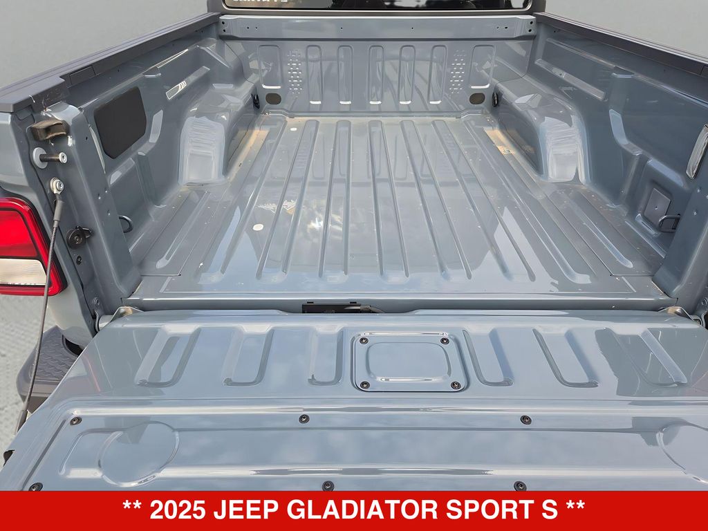 Thumbnail: 2025 Jeep Gladiator - 18