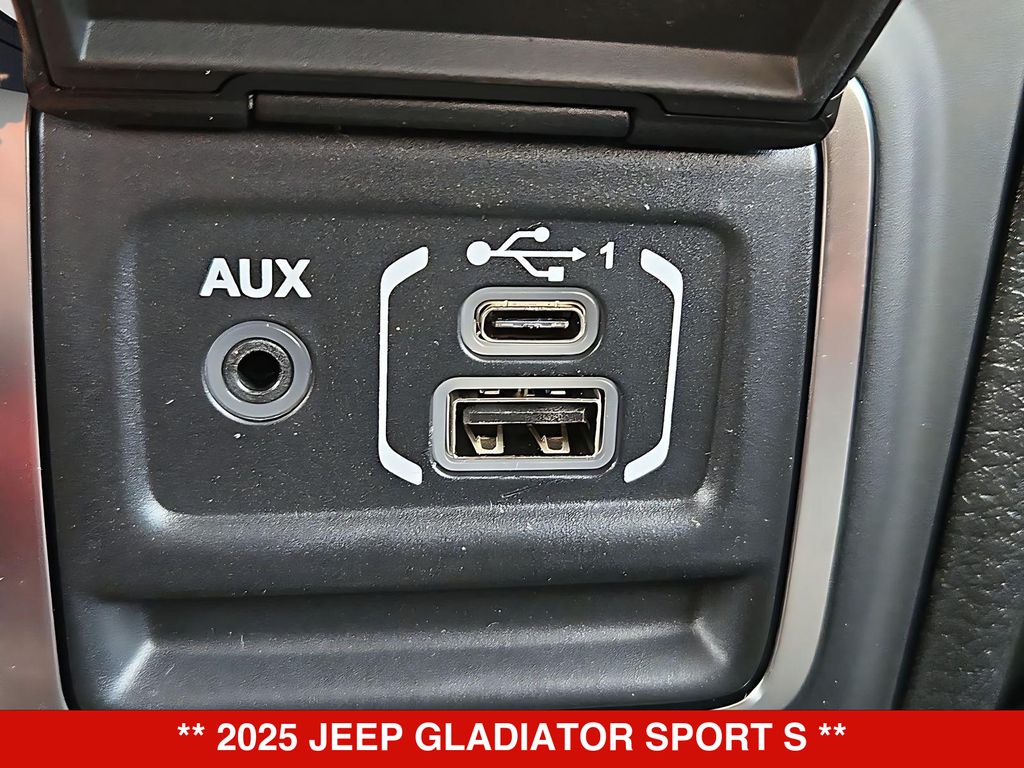 Thumbnail: 2025 Jeep Gladiator - 32
