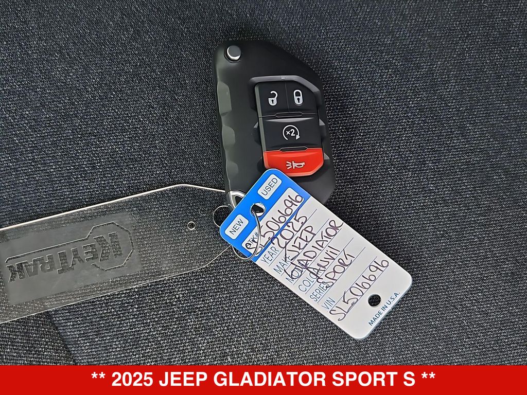 Thumbnail: 2025 Jeep Gladiator - 19