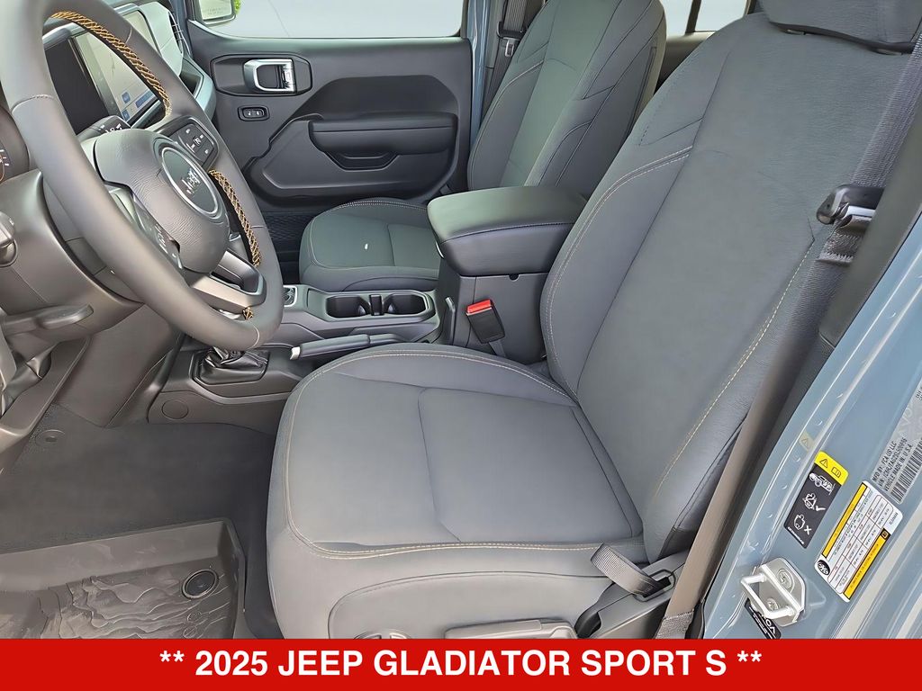 Thumbnail: 2025 Jeep Gladiator - 11