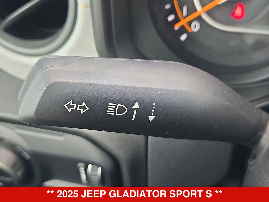 Thumbnail: 2025 Jeep Gladiator - 30