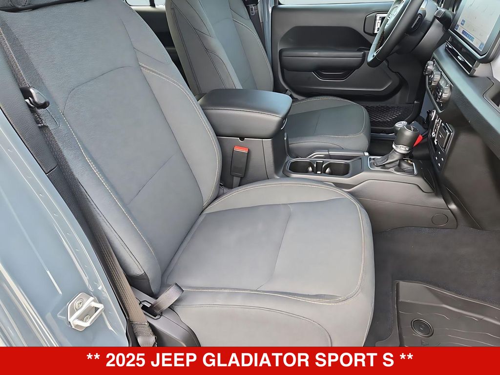 Thumbnail: 2025 Jeep Gladiator - 12