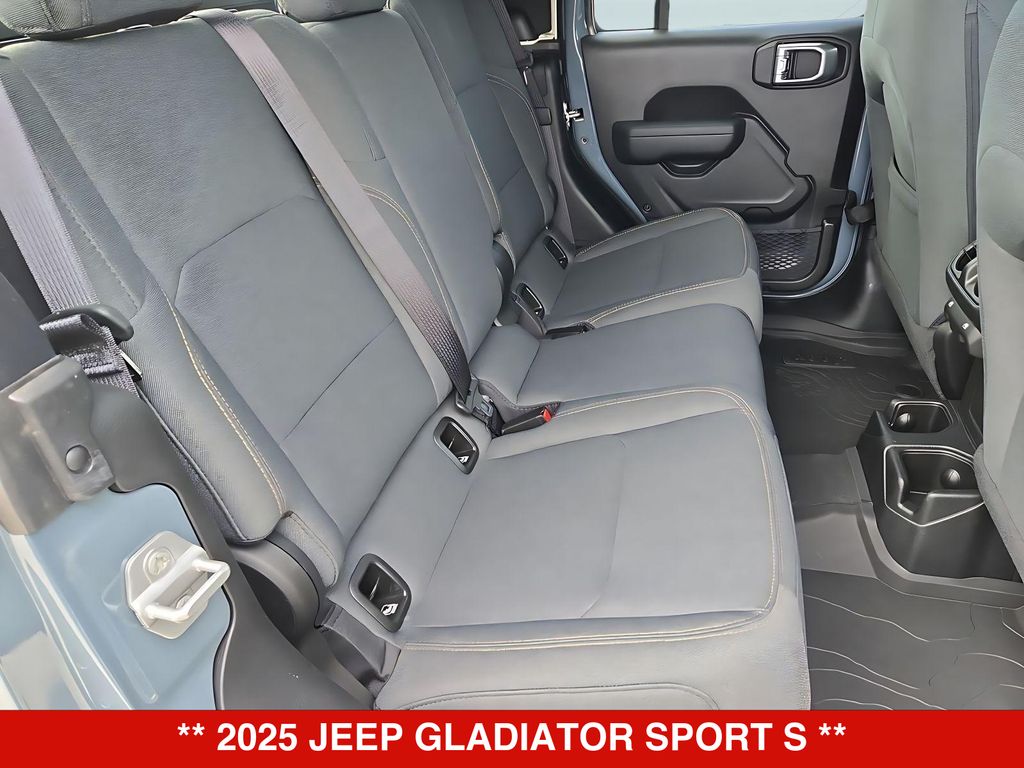 Thumbnail: 2025 Jeep Gladiator - 27