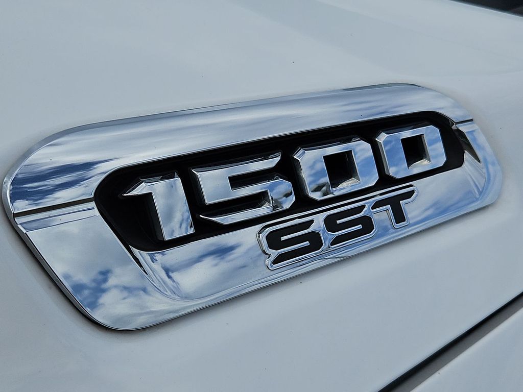 Thumbnail: 2025 RAM 1500 - 24