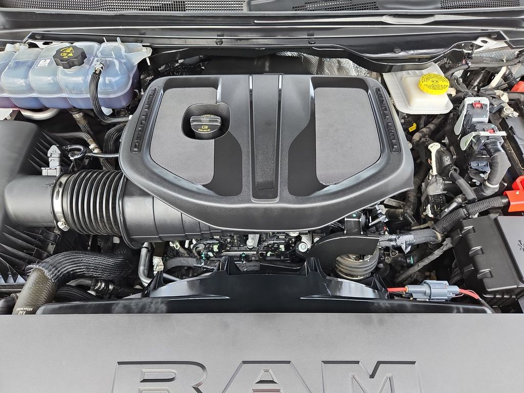 Thumbnail: 2025 RAM 1500 - 9