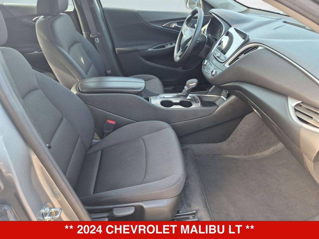 Thumbnail: 2024 Chevrolet Malibu - 12