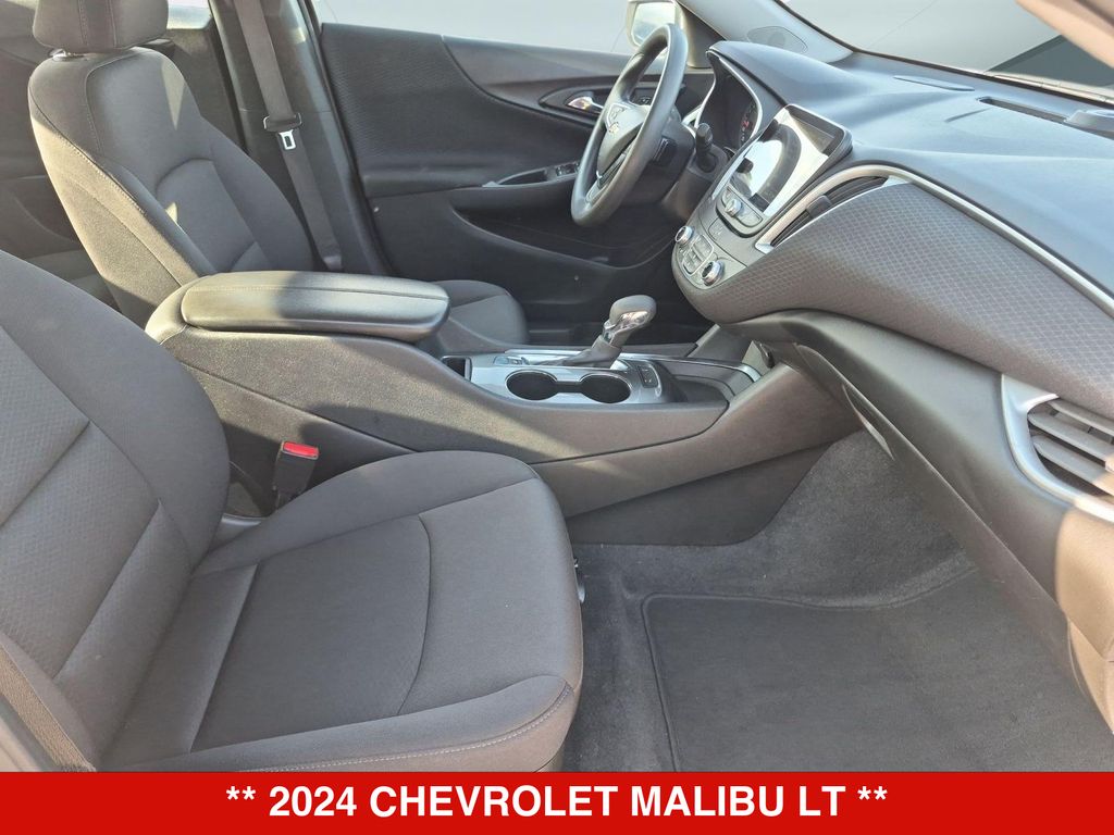 Thumbnail: 2024 Chevrolet Malibu - 11