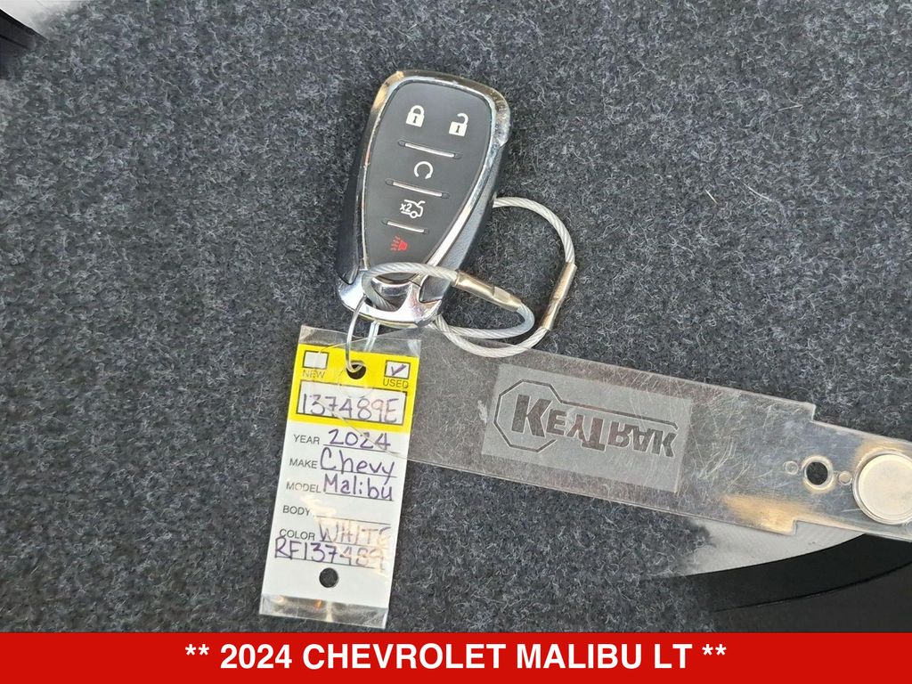 Thumbnail: 2024 Chevrolet Malibu - 18