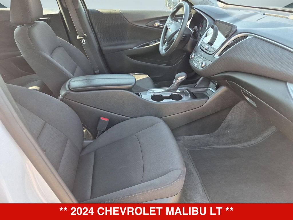 Thumbnail: 2024 Chevrolet Malibu - 12