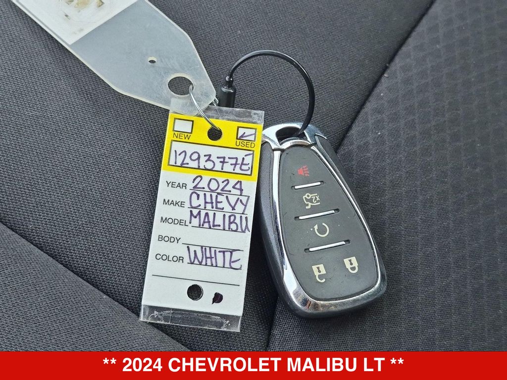 Thumbnail: 2024 Chevrolet Malibu - 17