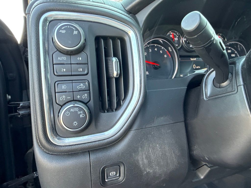 Thumbnail: 2019 Chevrolet Silverado 1500 - 25