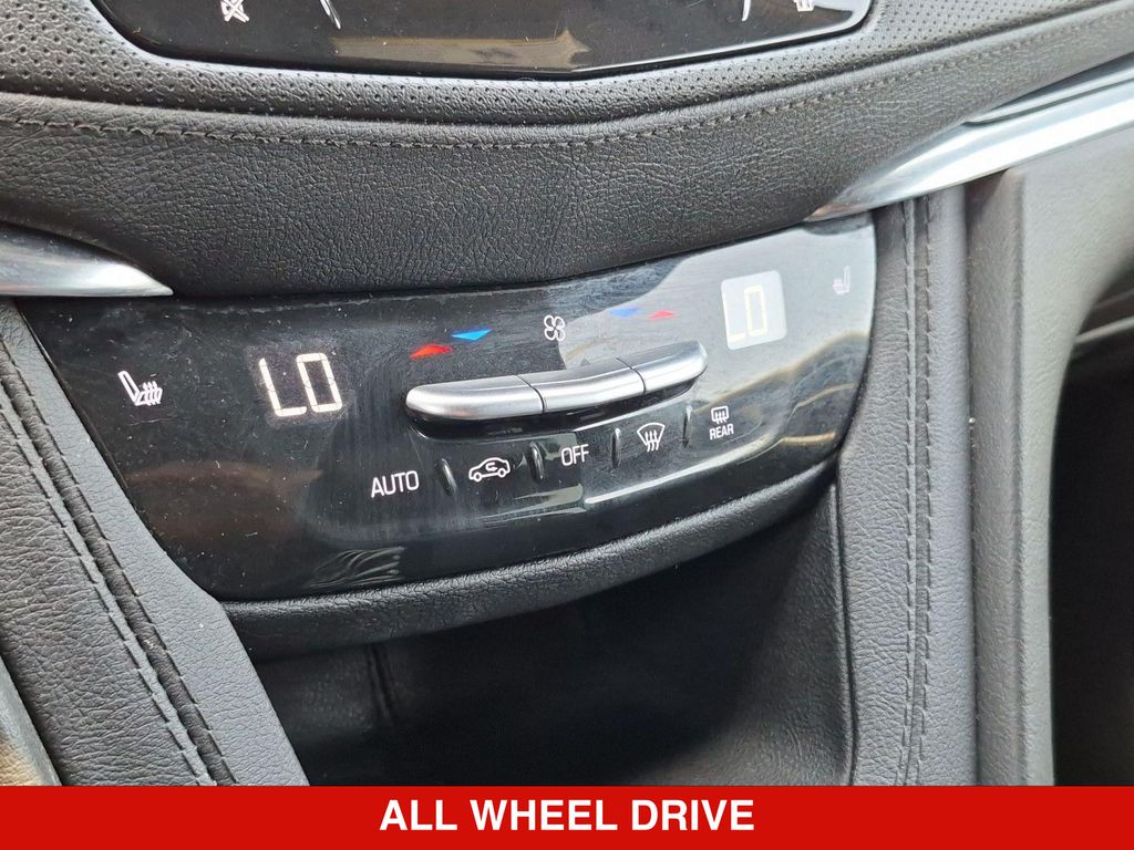 Thumbnail: 2024 Cadillac XT5 - 32