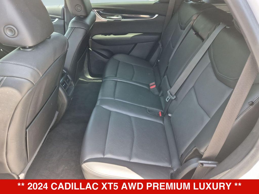 Thumbnail: 2024 Cadillac XT5 - 12