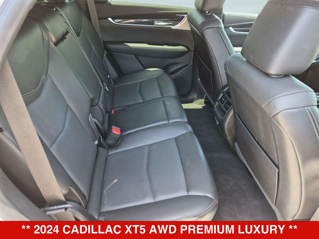 Thumbnail: 2024 Cadillac XT5 - 25