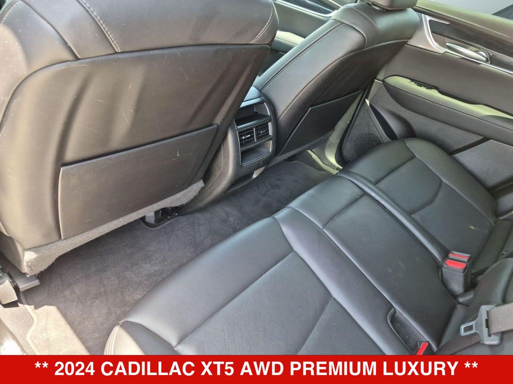 Thumbnail: 2024 Cadillac XT5 - 33