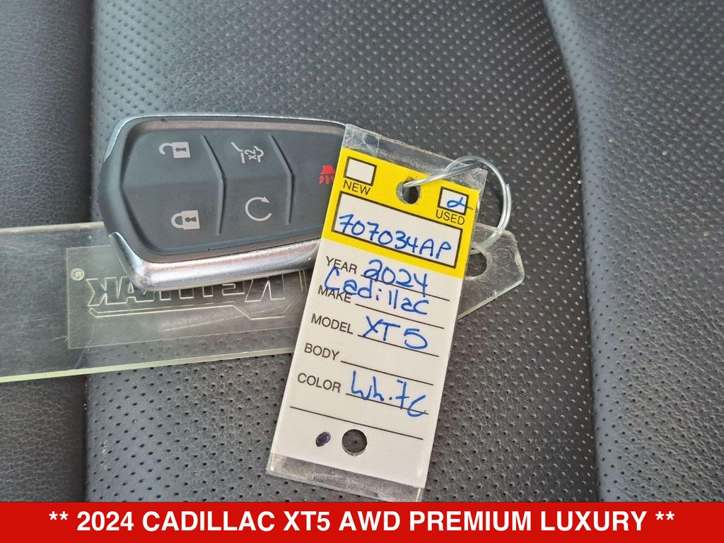 Thumbnail: 2024 Cadillac XT5 - 17