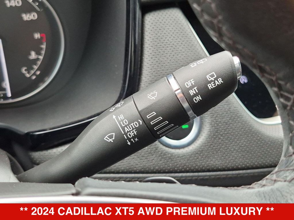 Thumbnail: 2024 Cadillac XT5 - 15