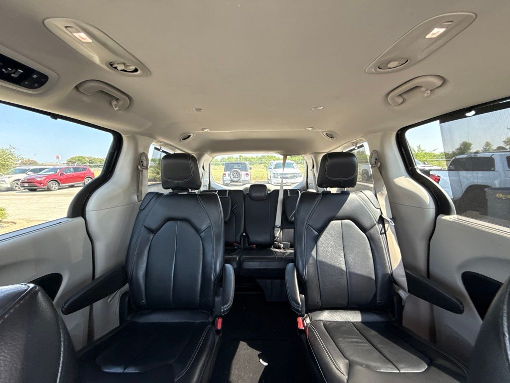 Thumbnail: 2022 Chrysler Pacifica - 9