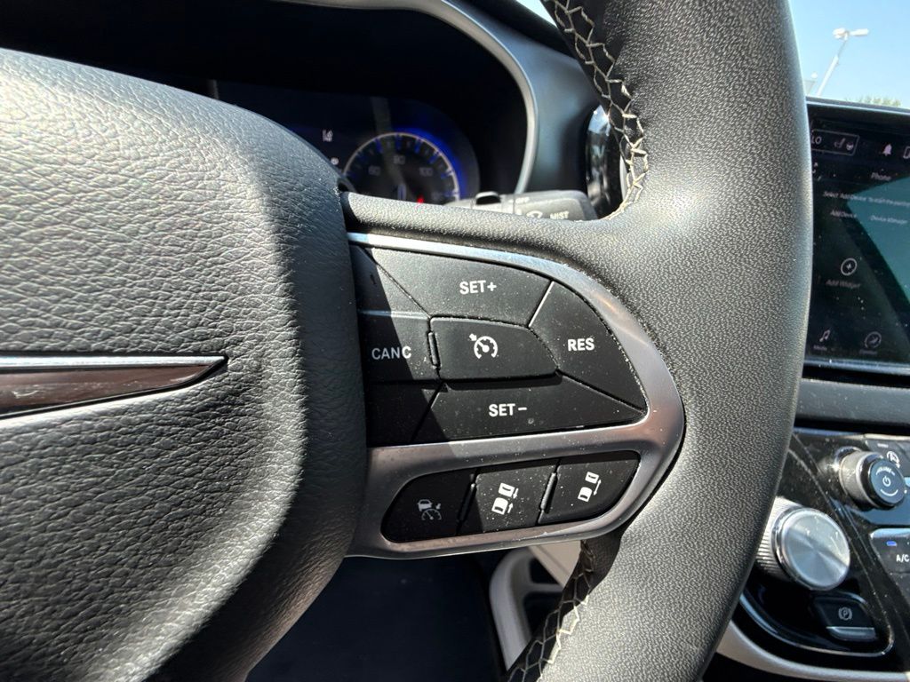 Thumbnail: 2022 Chrysler Pacifica - 22