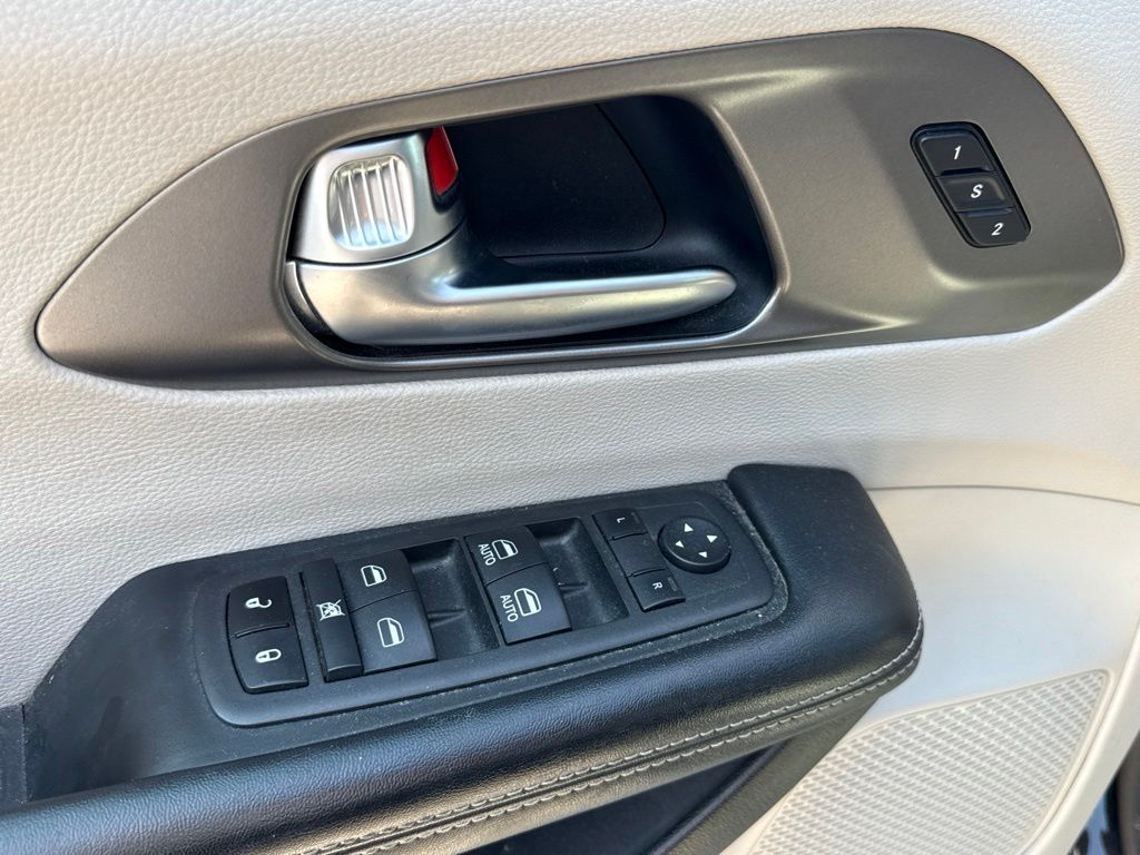 Thumbnail: 2022 Chrysler Pacifica - 18