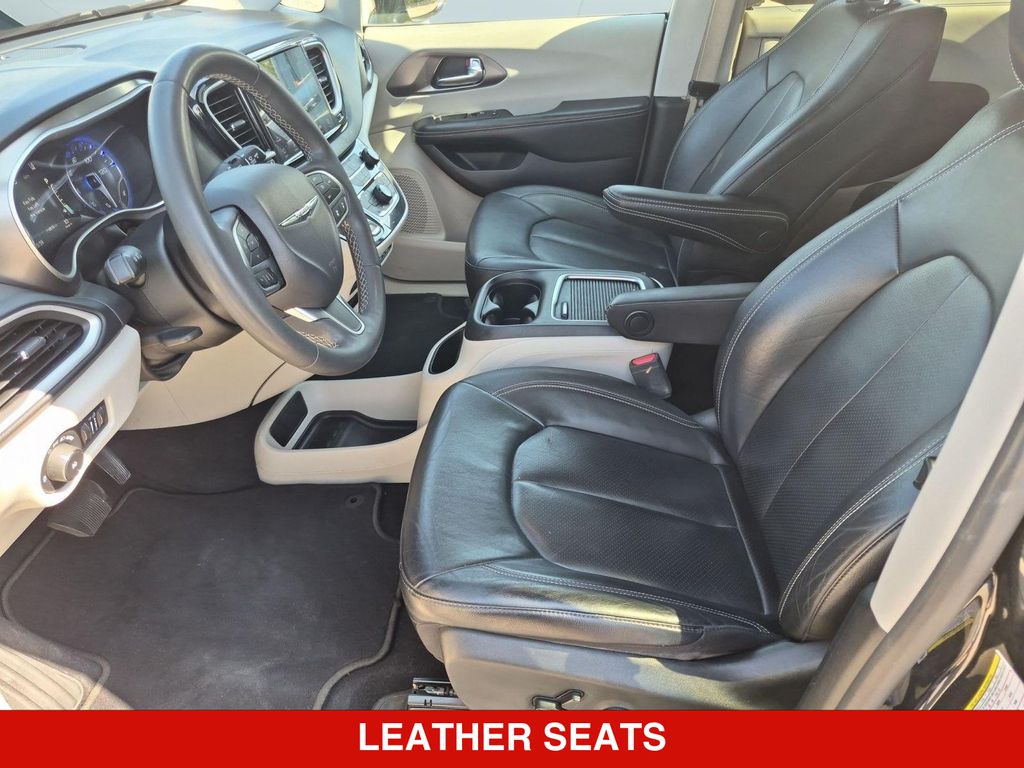 Thumbnail: 2022 Chrysler Pacifica - 9