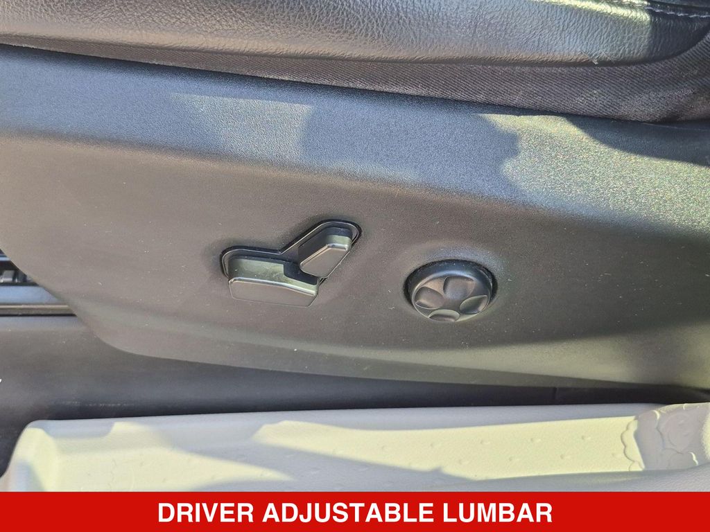 Thumbnail: 2022 Chrysler Pacifica - 21