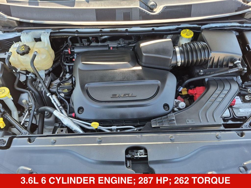 Thumbnail: 2019 Chrysler Pacifica - 9