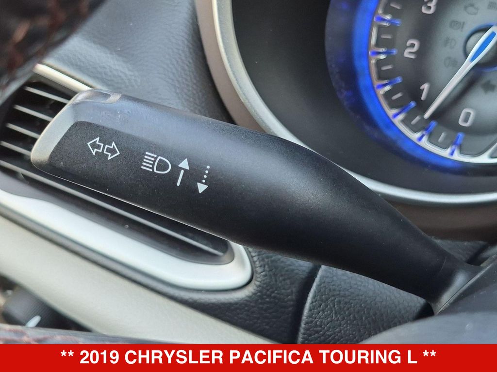 Thumbnail: 2019 Chrysler Pacifica - 17