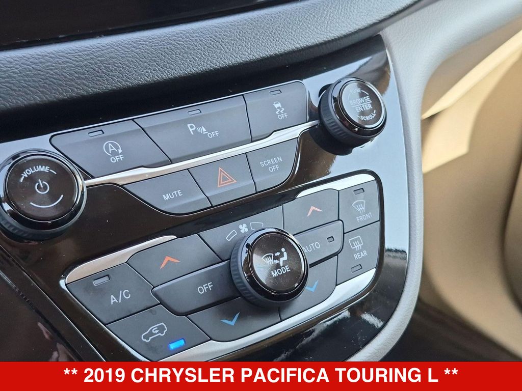 Thumbnail: 2019 Chrysler Pacifica - 31