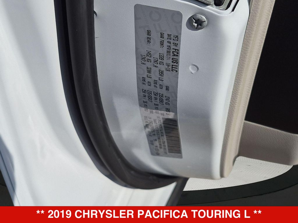 Thumbnail: 2019 Chrysler Pacifica - 19