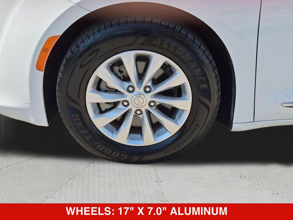 Thumbnail: 2019 Chrysler Pacifica - 8