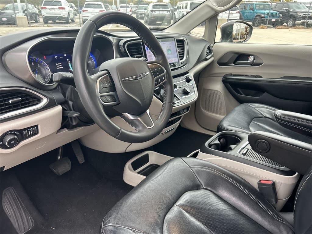 2022 Chrysler Pacifica Touring L 2