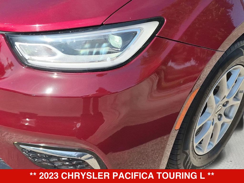 Thumbnail: 2023 Chrysler Pacifica - 21