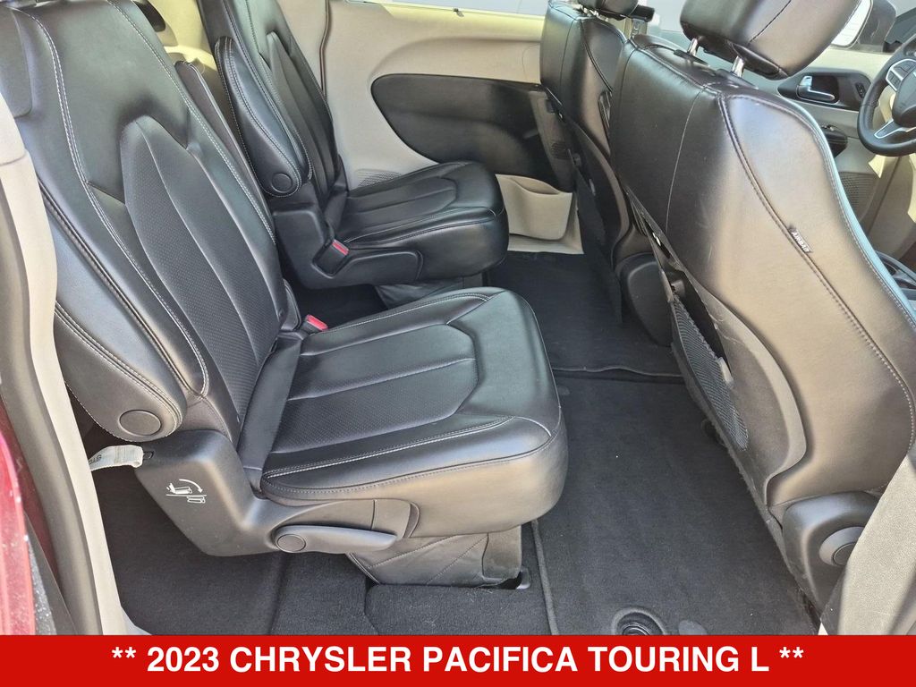 Thumbnail: 2023 Chrysler Pacifica - 24