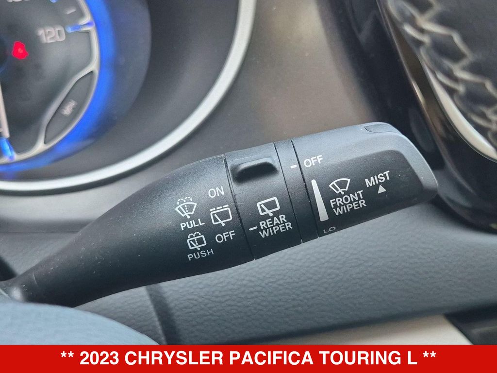 Thumbnail: 2023 Chrysler Pacifica - 14