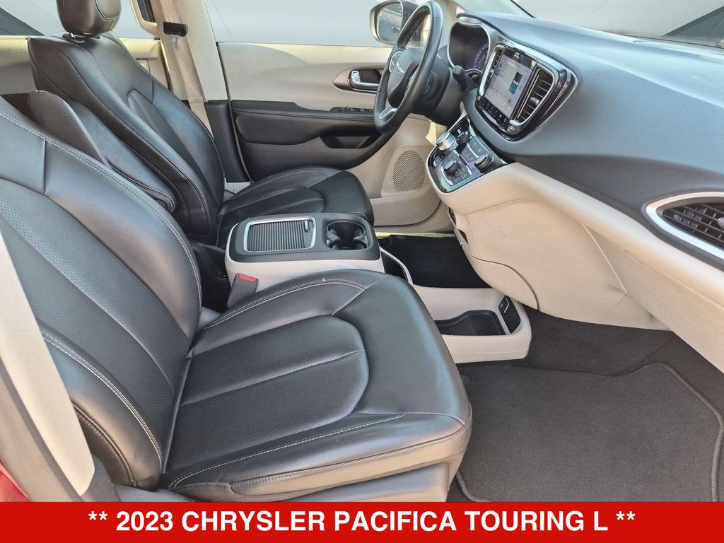 Thumbnail: 2023 Chrysler Pacifica - 10