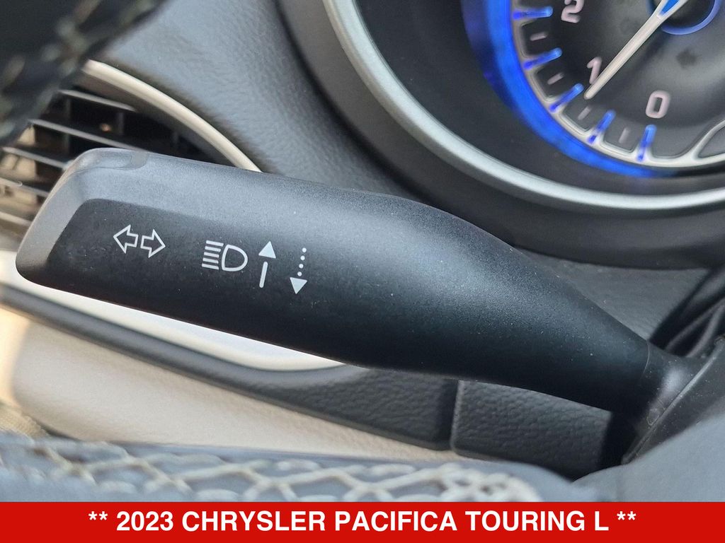 Thumbnail: 2023 Chrysler Pacifica - 28