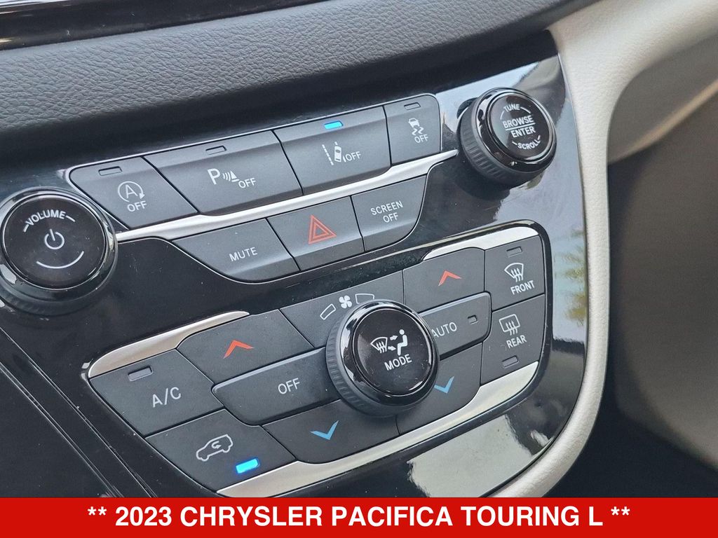 Thumbnail: 2023 Chrysler Pacifica - 30