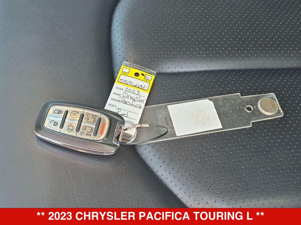 Thumbnail: 2023 Chrysler Pacifica - 16