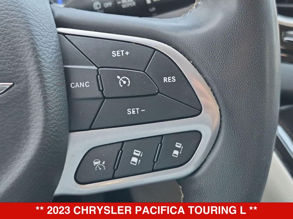 Thumbnail: 2023 Chrysler Pacifica - 27