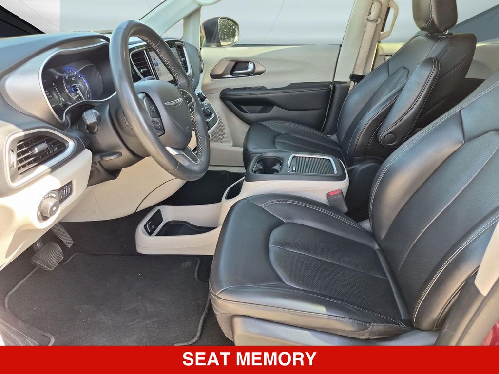 Thumbnail: 2023 Chrysler Pacifica - 9