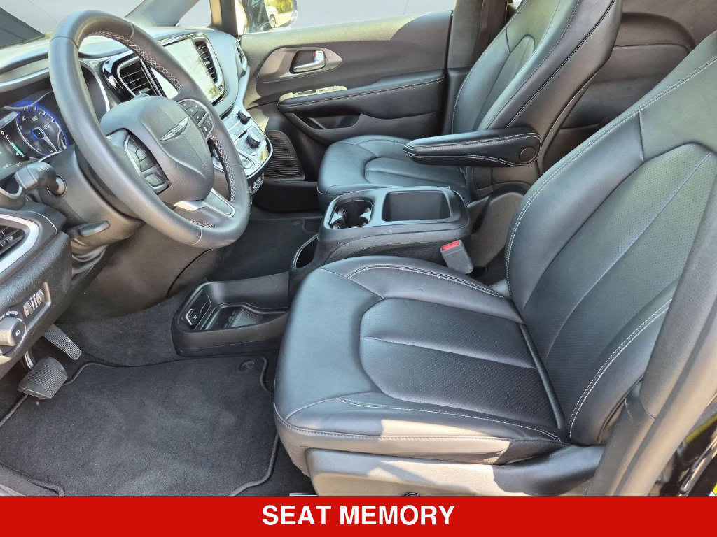 Thumbnail: 2025 Chrysler Pacifica - 9
