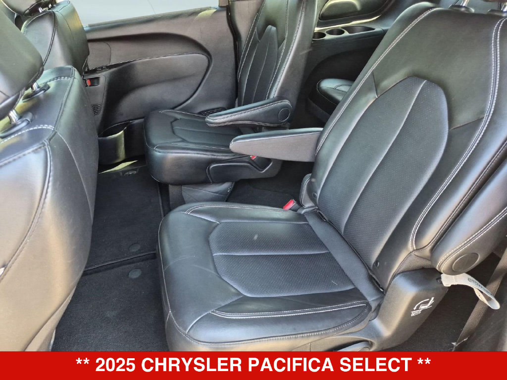 Thumbnail: 2025 Chrysler Pacifica - 10