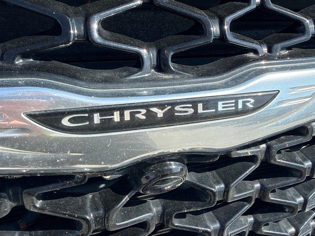 Thumbnail: 2025 Chrysler Pacifica - 8