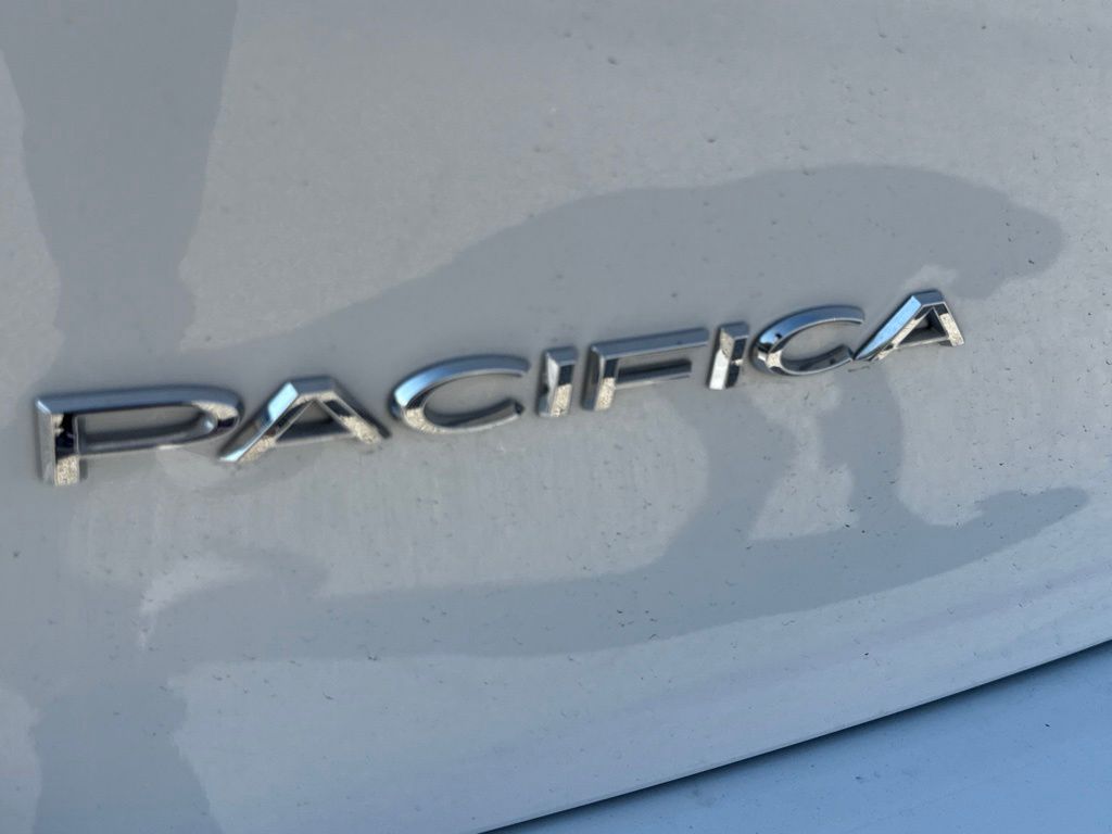 Thumbnail: 2025 Chrysler Pacifica - 6