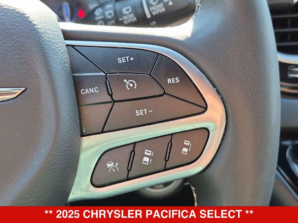 Thumbnail: 2025 Chrysler Pacifica - 25